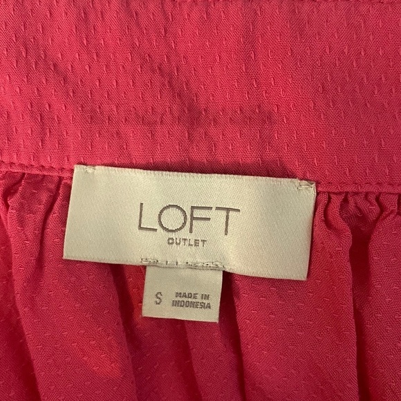 ANN Taylor Loft pink and white flowy‎ flutter sleeve top blouse - Picture 4 of 7